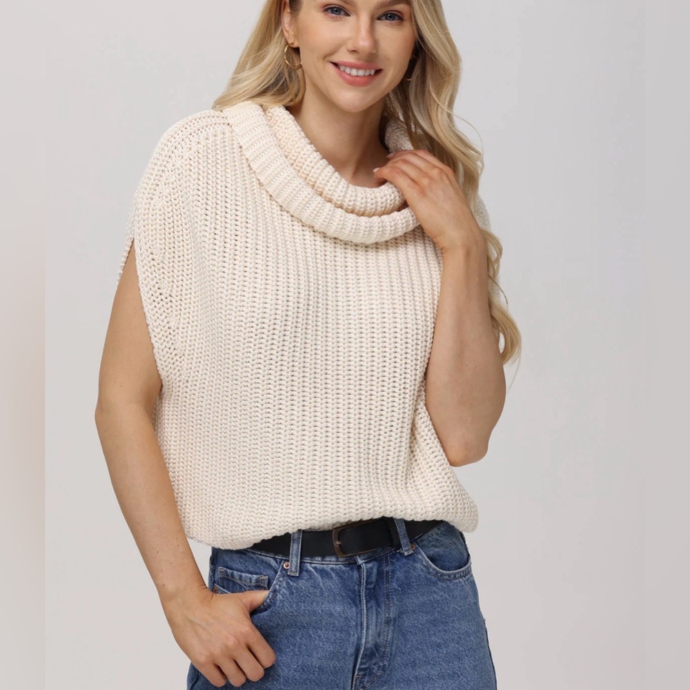 525 America CATE: SLEEVELESS TURTLENECK SWEATER